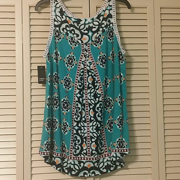 Crown & Ivy Curvy Floral Tank - Picture 5 of 6